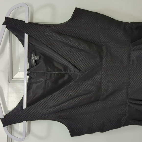 Bebe Mini Dress Size 8 Mini Pleated V-Neck banded hem Black - Picture 2 of 3